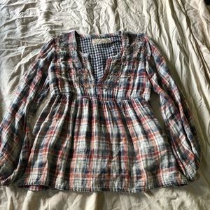 Size L Artisan de Lux brand top. Gently used.